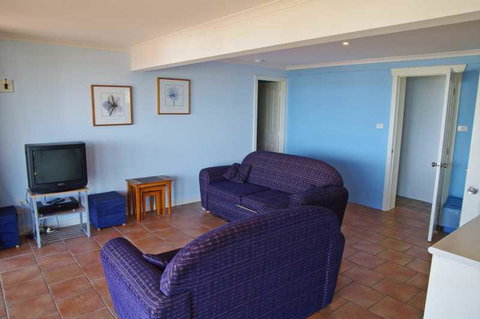 Cooinda, 17 Dulconghi Street - Holiday Find 2