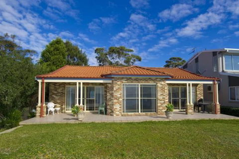 Cook St 4 - Salamander Bay - Holiday Find 1