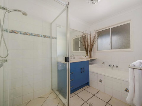 Coolum House, Pet Friendly - Holiday Find 2