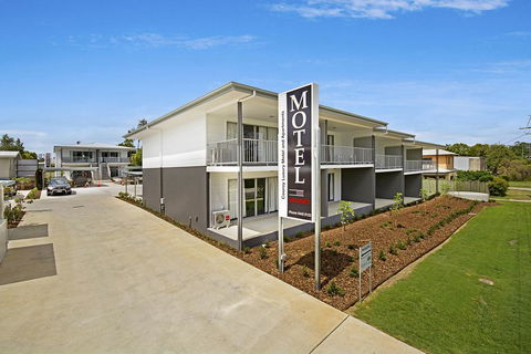 Cooroy Luxury Motel Apartments - Holiday Find 3