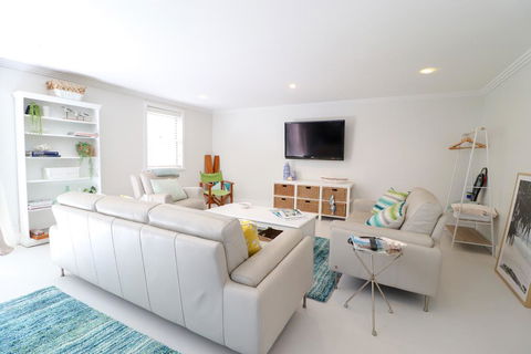 Corella Studio Apartment In Raffetys Resort - Holiday Find 3