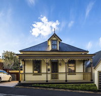 Corinda Contemporary - Holiday Find