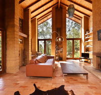 Corymbia Cottage - unique quirky private a guest favourite - Holiday Find