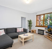 Cosy 2BR plus Parking in Nth Sydney - Holiday Find