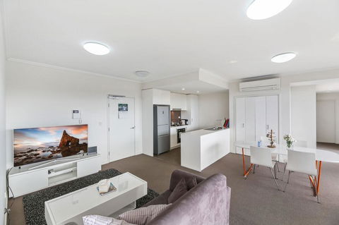 Cosy 3BR Penthouse Close To Westfield And Train - Holiday Find 3