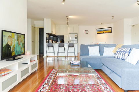 Cosy Apartment Near Racecourse - Holiday Find 0