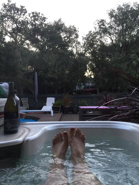 Country Retreat On 1 Acre With Pool, Hot Tub Surrounded By Trees - Holiday Find 2