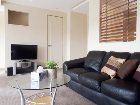 Couples Retreat With Mountain View Near Hobart - Holiday Find 3
