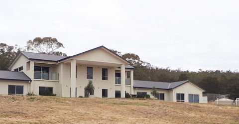 Couples Retreat With Mountain View Near Hobart - Holiday Find 2