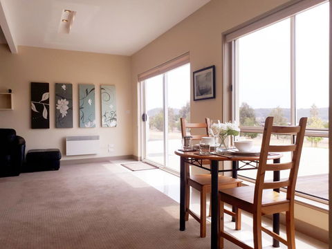 Couples Retreat With Mountain View Near Hobart - Holiday Find 0
