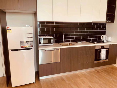 Cozy & Brand New Apt In The Heart Of Western - Holiday Find 1