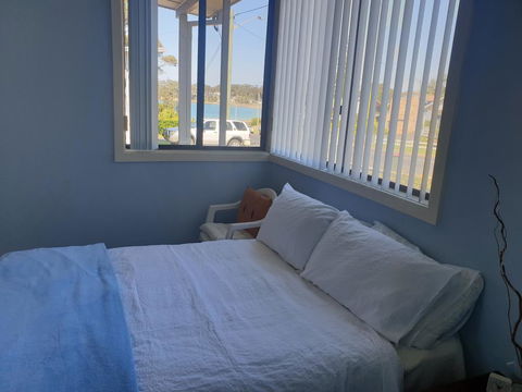 Cozy Beach Weekender - Holiday Find 0