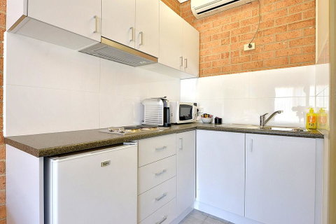 Cranbourne Motor Inn - Holiday Find 2