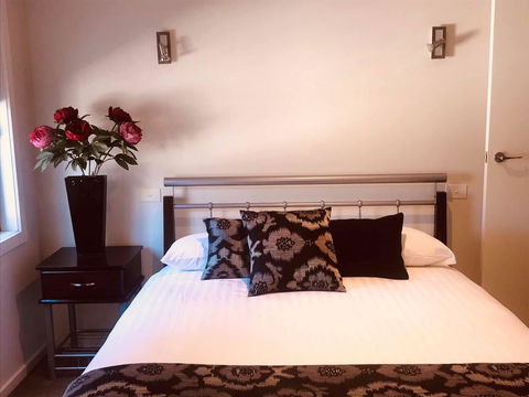 Creekside Apartment - Holiday Find 0