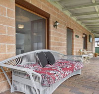 Cudgee - quaint cottage with separate cabin - Holiday Find