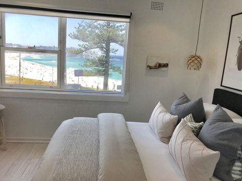 D'Luxe Designer Den Bondi-Ocean View Apartment - Holiday Find 0