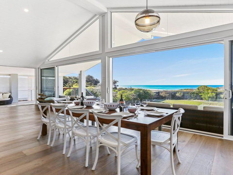 Dayz Dreamin - Pool, Gas Fireplace And Beachfront - Holiday Find 2