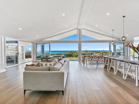 Dayz Dreamin - Pool, Gas Fireplace And Beachfront - Holiday Find 0