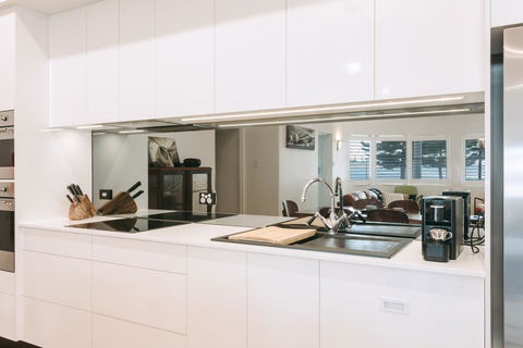 Deco Beach Luxury Apartments - Holiday Find 2