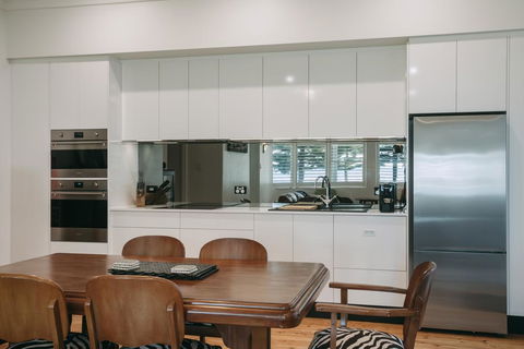 Deco Beach Luxury Apartments - Holiday Find 3