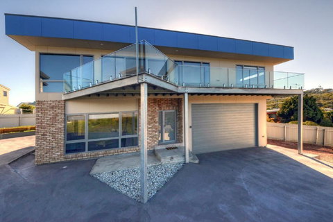 Deja Blu 2 - Holiday Find 1