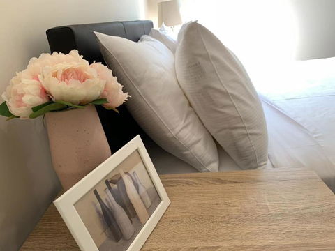 Delicate And Peaceful Bundoora Townhouse 11-R4 - Holiday Find 0