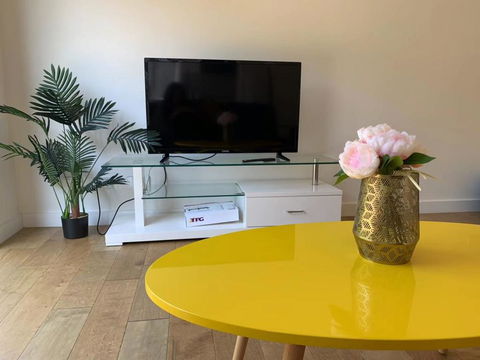 Delicate And Peaceful Bundoora Townhouse 11-R4 - Holiday Find 2