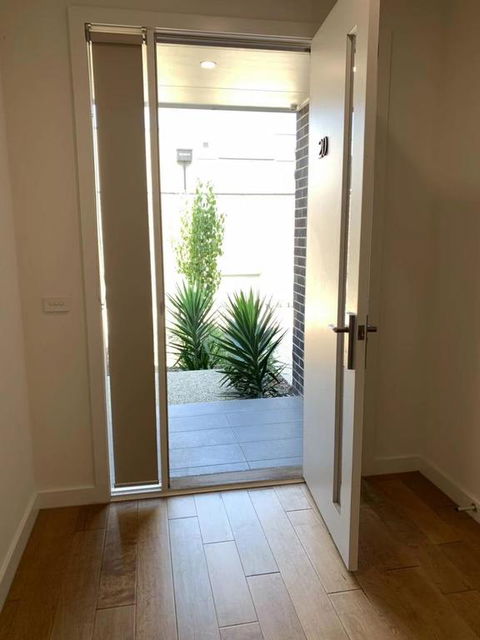 Delicate And Peaceful Bundoora Townhouse 11-R4 - Holiday Find 3