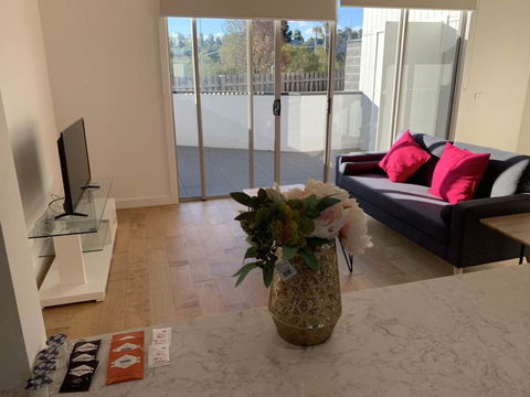 Delicate And Peaceful Bundoora Townhouse 12-R4 - Holiday Find 3