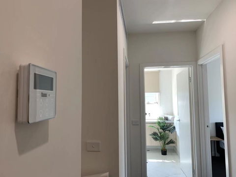 Delicate And Peaceful Bundoora Townhouse 20-R1 - Holiday Find 0