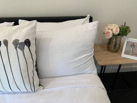 Delicate And Peaceful Bundoora Townhouse 20-R1 - Holiday Find 1