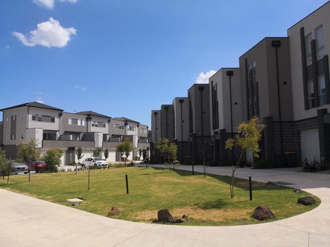 Delicate And Peaceful Bundoora Townhouse 20-R2 - Holiday Find 3