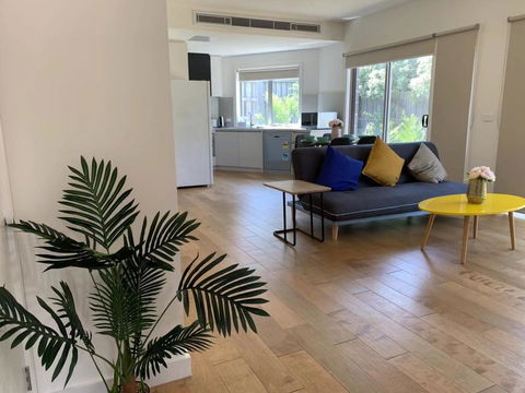 Delicate And Peaceful Bundoora Townhouse 20-R3 - Holiday Find 0