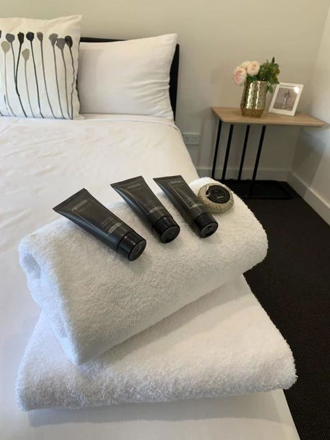 Delicate And Peaceful Bundoora Townhouse 20-R4 - Holiday Find 3