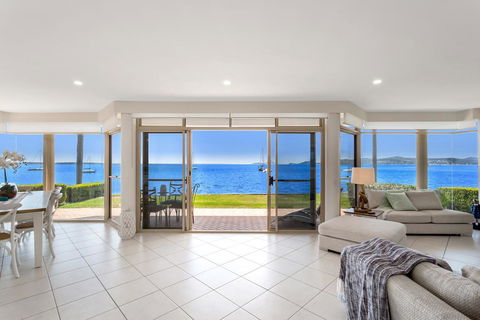 Delphini 1 - Salamander Bay - Holiday Find 1