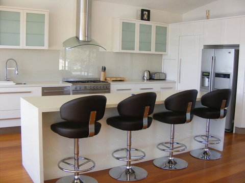 Dew On Lakeview Street - Holiday Find 3