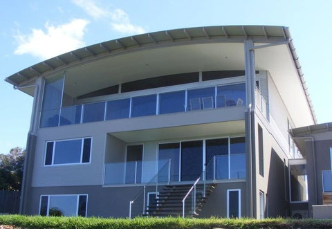 Dew On Lakeview Street - Holiday Find 2