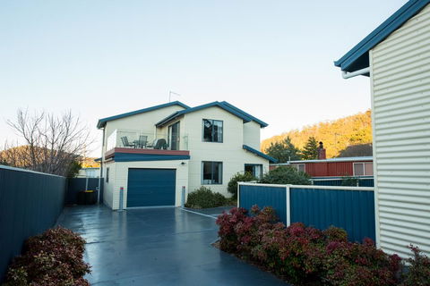 Douglas Street - Holiday Find 0