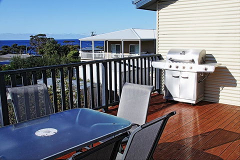 Douglas Street - Holiday Find 2