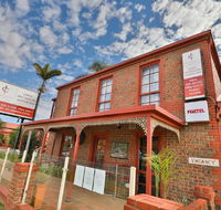 Early Australian Motor Inn - Holiday Find