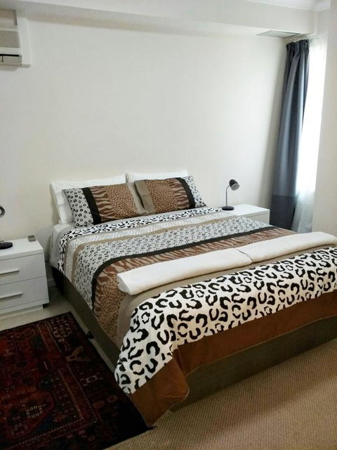 East Perth 2 BR Superb Riverside Apartment - Holiday Find 3