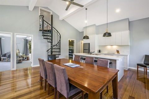East Tempy - House & Bungalow - Holiday Find 3
