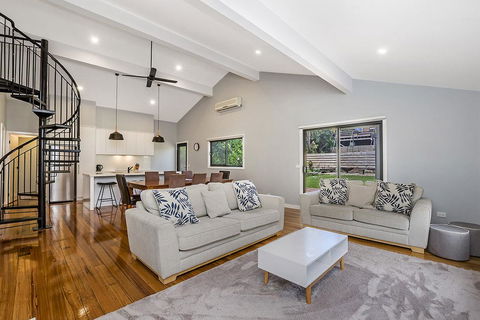 East Tempy - House & Bungalow - Holiday Find 2