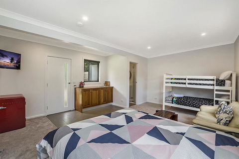 East Tempy - House & Bungalow - Holiday Find 1