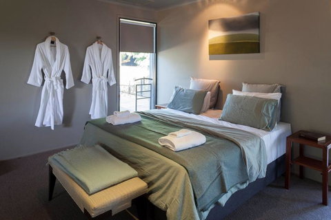 East Wing - Holiday Find 3