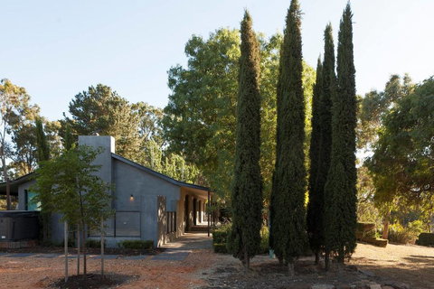 East Wing - Holiday Find 0