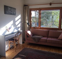 Eco-renovated light-filled house on a hill - Holiday Find