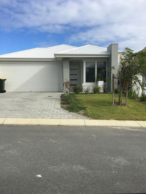 Eden Beach Retreat Holiday Home - Holiday Find 3