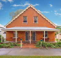 Eliza 1875 Red Brick Duplex Townhouse - Holiday Find
