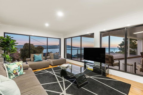 Ellerina Sea Vista Luxury Family Retreat With Sauna, Pool, Amazing Water Views, Walk To Beach - Holiday Find 3